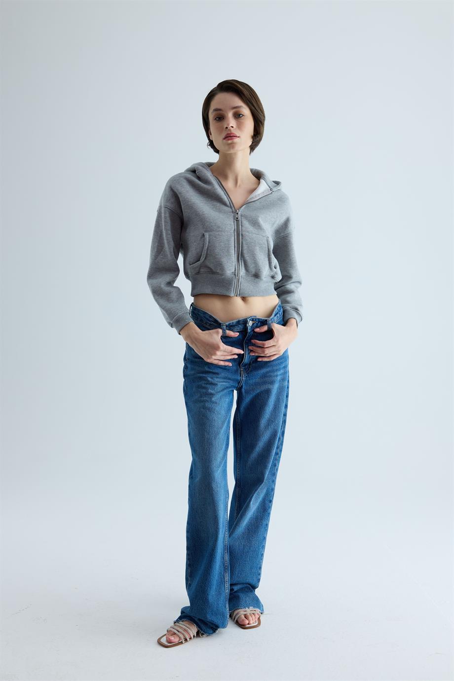 Kadın Gri Renk Kapüşonlu Şardonlu Crop Sweatshirt Hırka