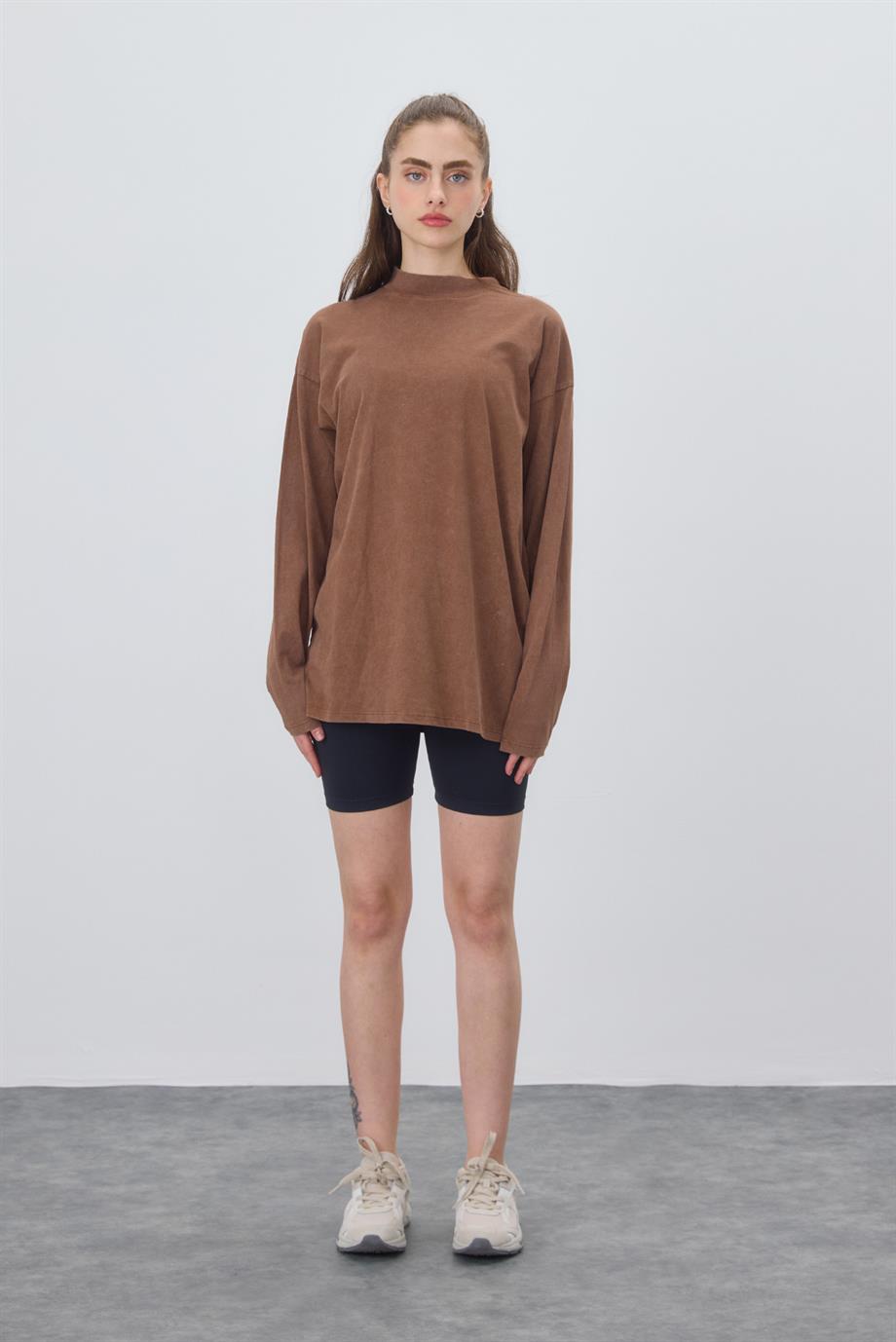 Kadın Kahverengi Eskitmeli Oversize Basic Uzun Kolu T-Shirt