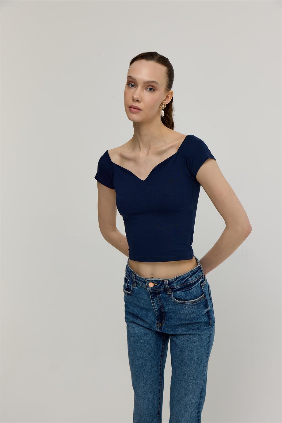 Kadın Lacivert Kalp Yakalı Kısa Kollu T-shirt