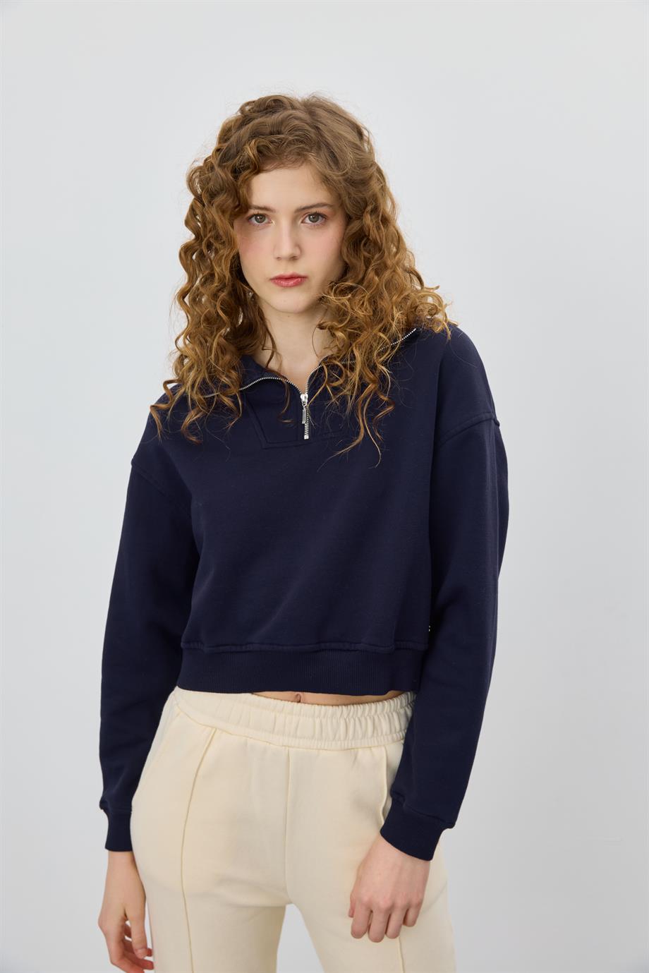 Kadın Lacivert Renk Yarım Fermuarlı Sweatshirt