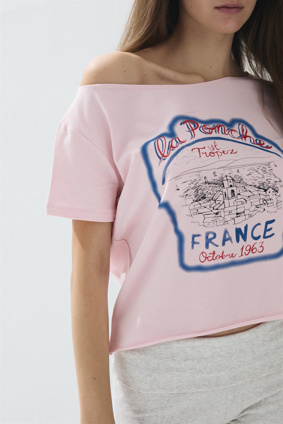Kadın Pembe Renk Baskılı Kayıkçı Yaka Kısa Kollu T-shirt