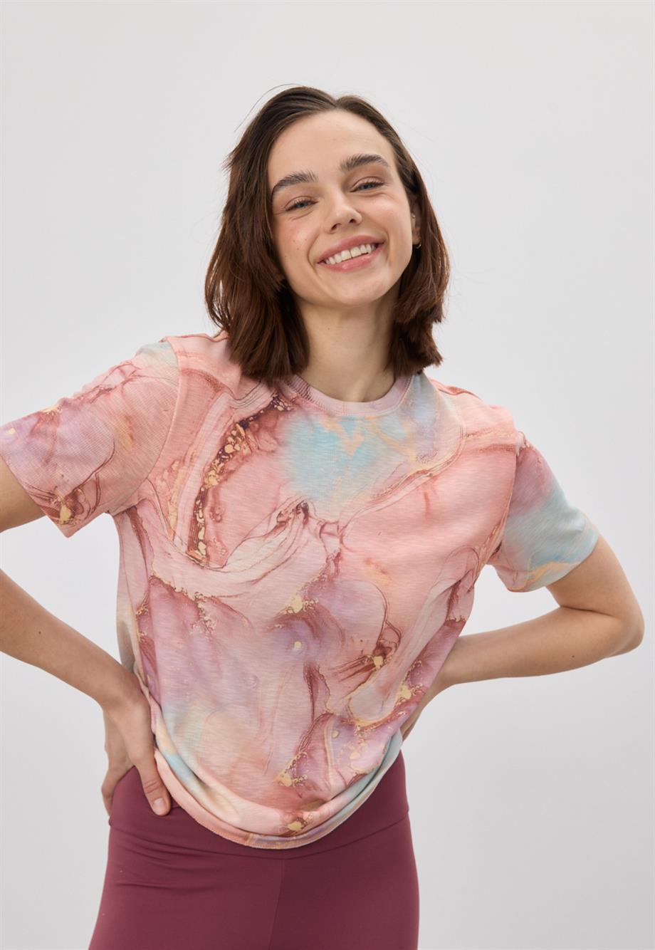 Kadın Rose Baskılı Fırfırlı T-Shirt