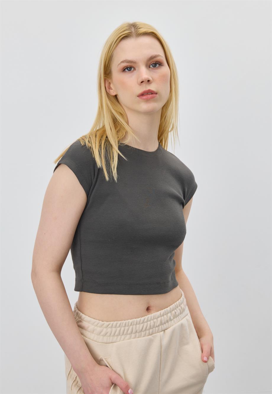 Kadın Sis Gri Renk Crop T-Shirt