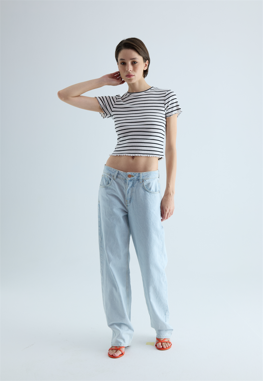Kadın Siyah Beyaz Çizgili Crop Kısa Kollu T-Shirt
