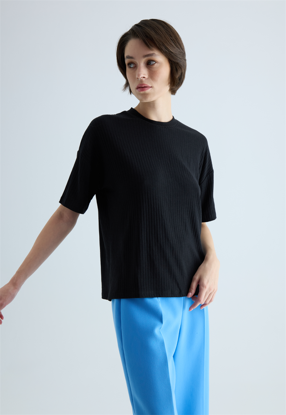 Kadın Siyah Renk Basic Kaşkorse Bisiklet Yaka T-Shirt