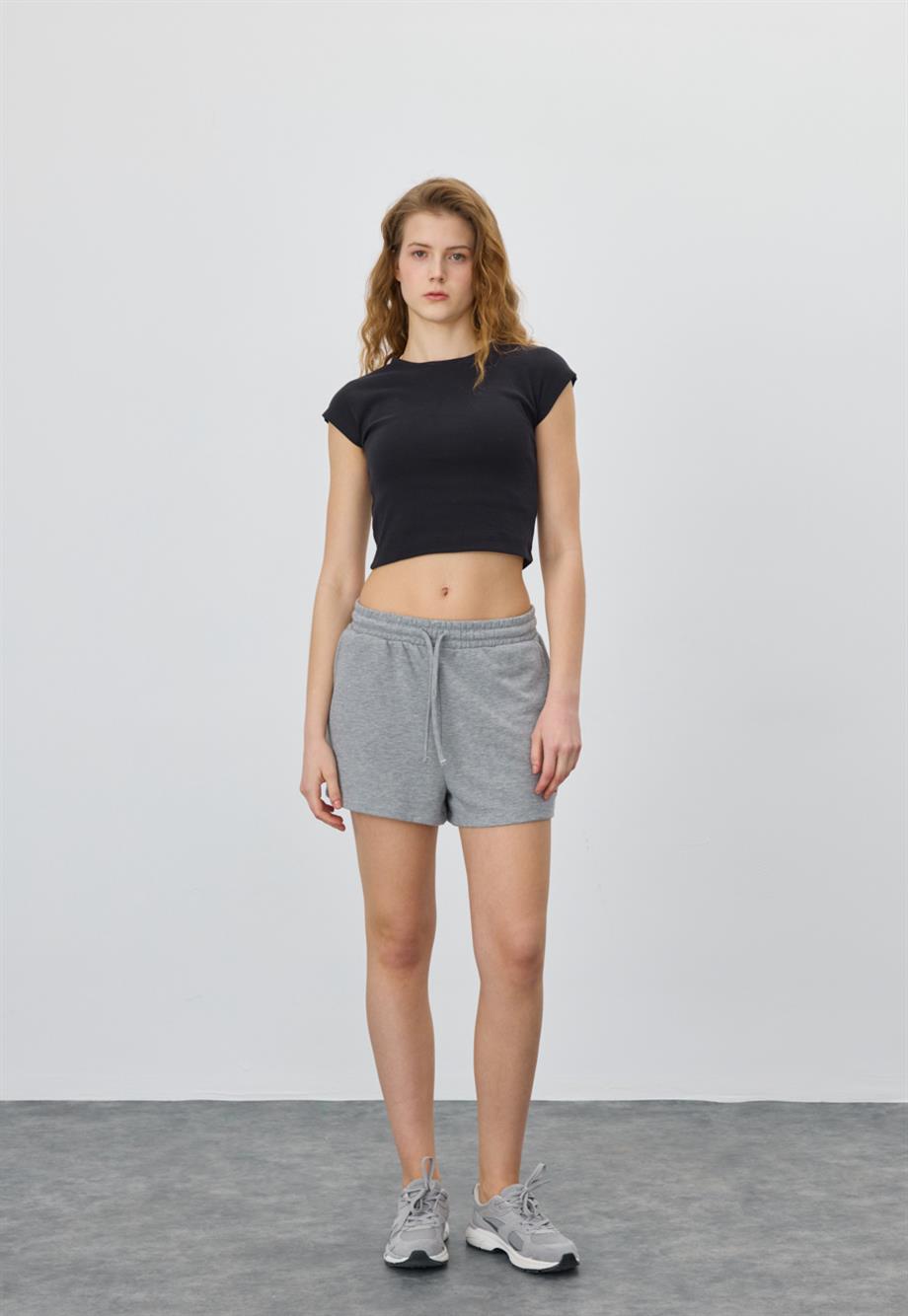 Kadın Siyah Renk Crop T-Shirt