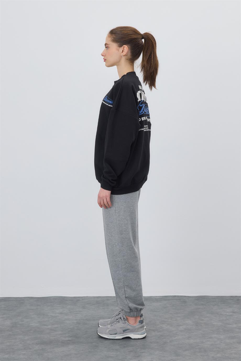 Kadın Siyah Renk Discoveries Baskılı Sweatshirt