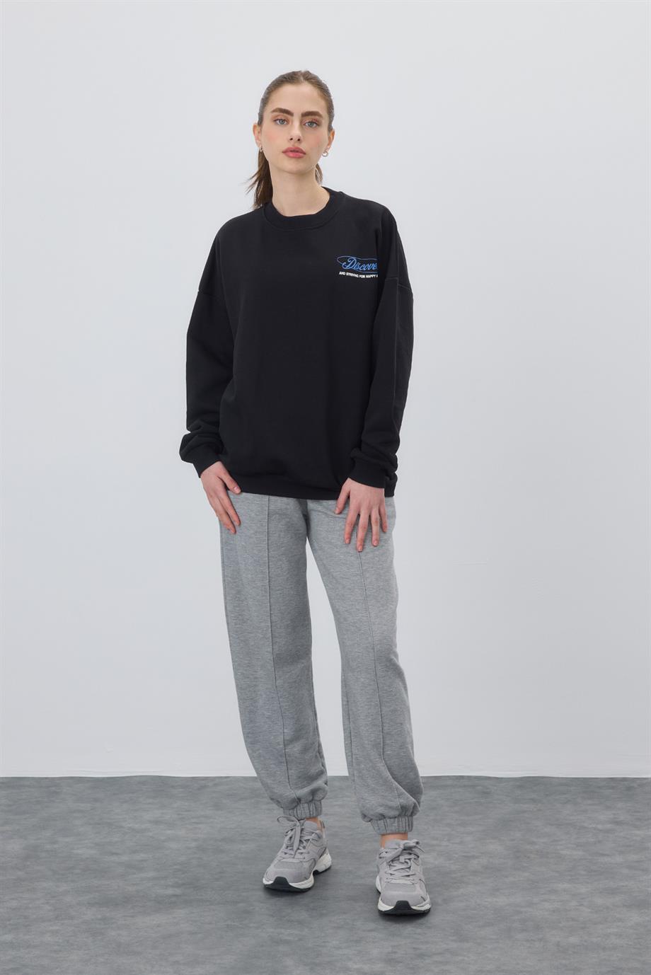 Kadın Siyah Renk Discoveries Baskılı Sweatshirt