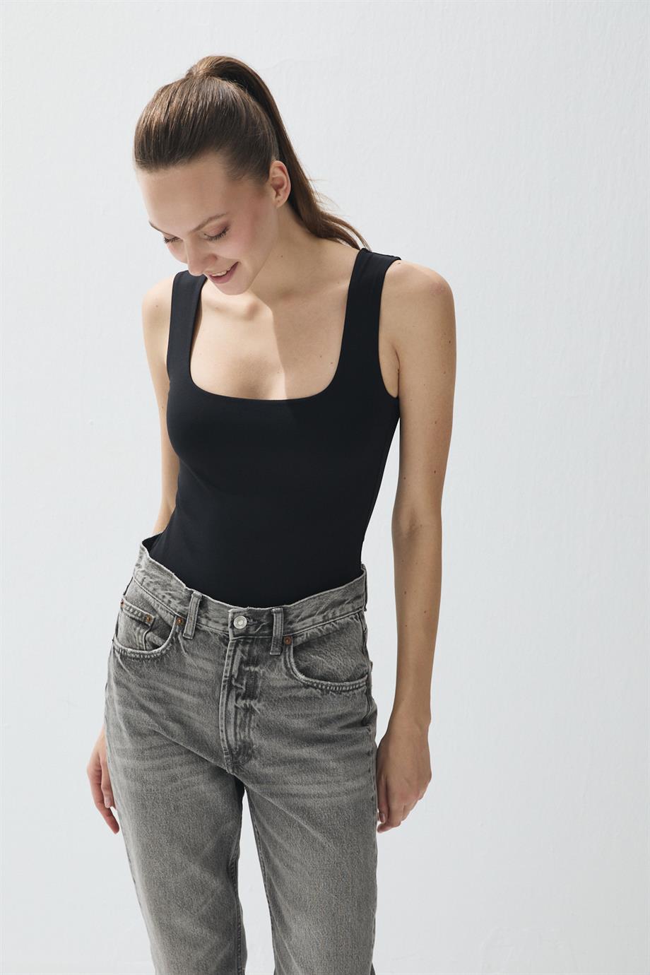 Kadın Siyah Renk Kare Yaka Çıtçıtlı Body