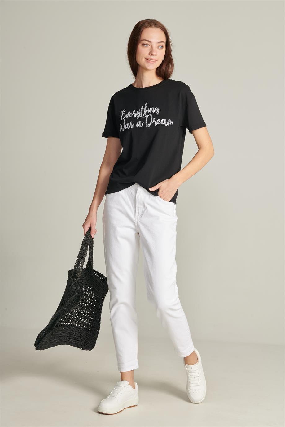 Kadın Siyah Renk Nakış Detaylı Kısa Kollu T-shirt