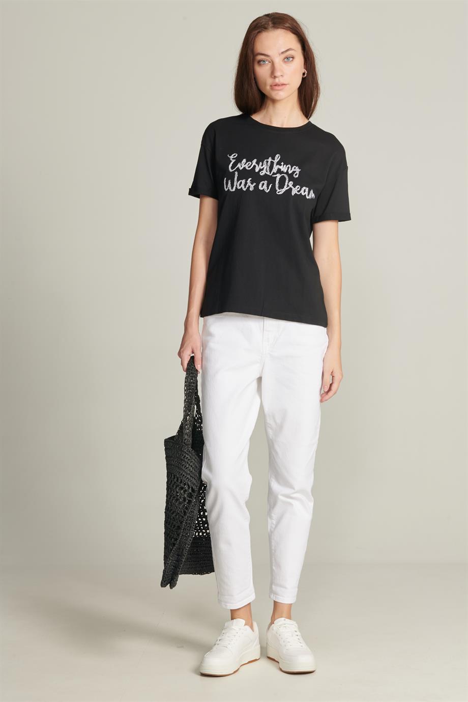 Kadın Siyah Renk Nakış Detaylı Kısa Kollu T-shirt