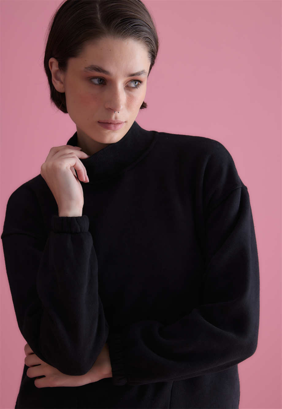 Kadın Siyah Renk Yıkamalı Cepli Yarım Boğazlı Sweatshirt