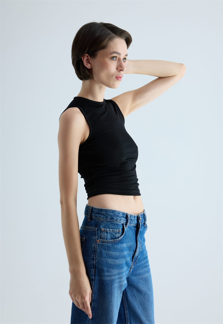 Kadın Siyah Sırt Dekolteli Crop Bluz