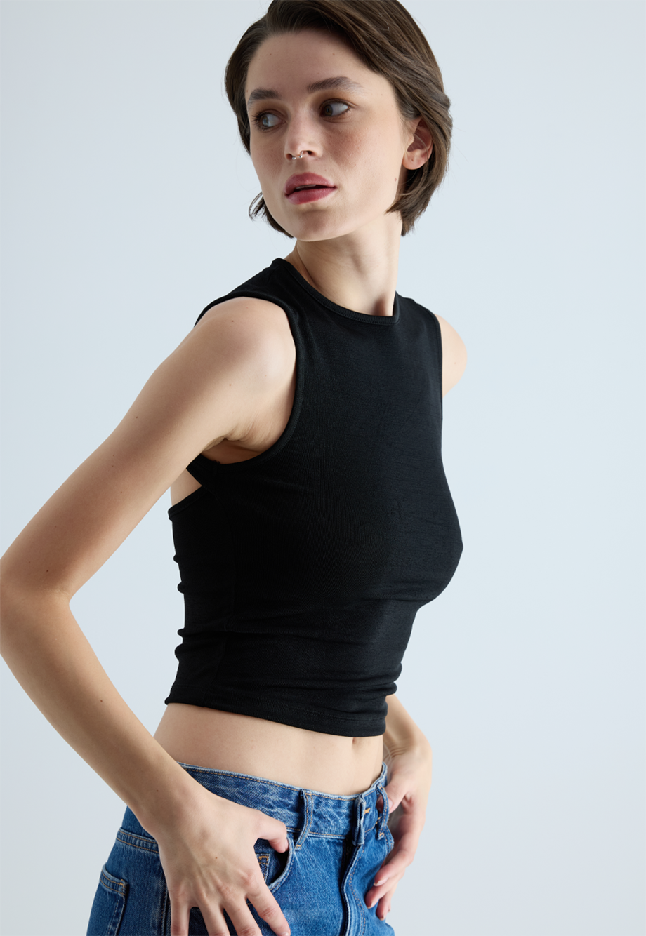Kadın Siyah Sırt Dekolteli Crop Bluz