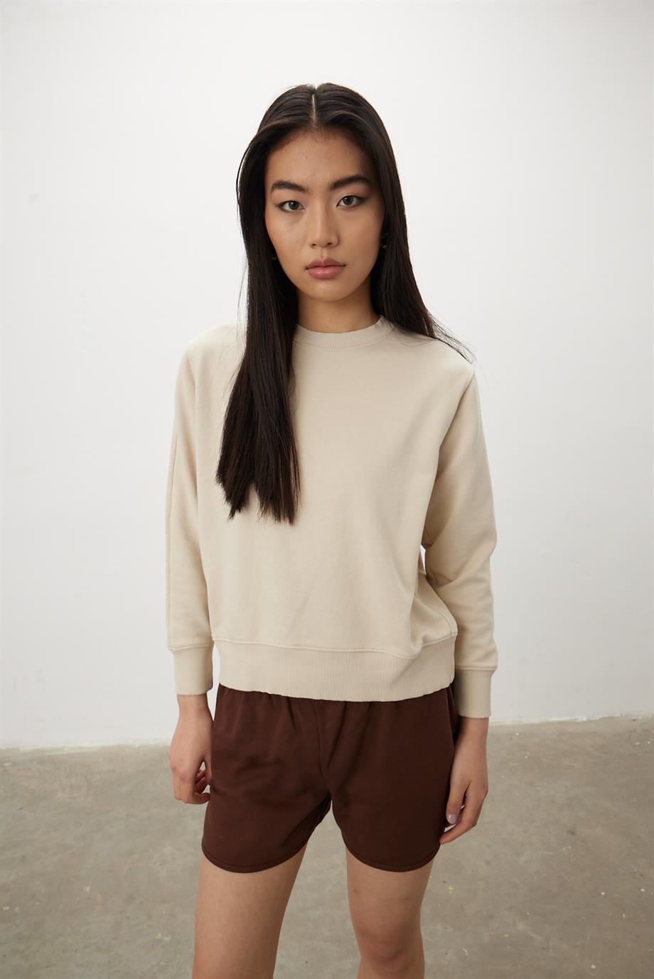 Kadın Taş Renk Basic Şardonsuz Sweatshirt