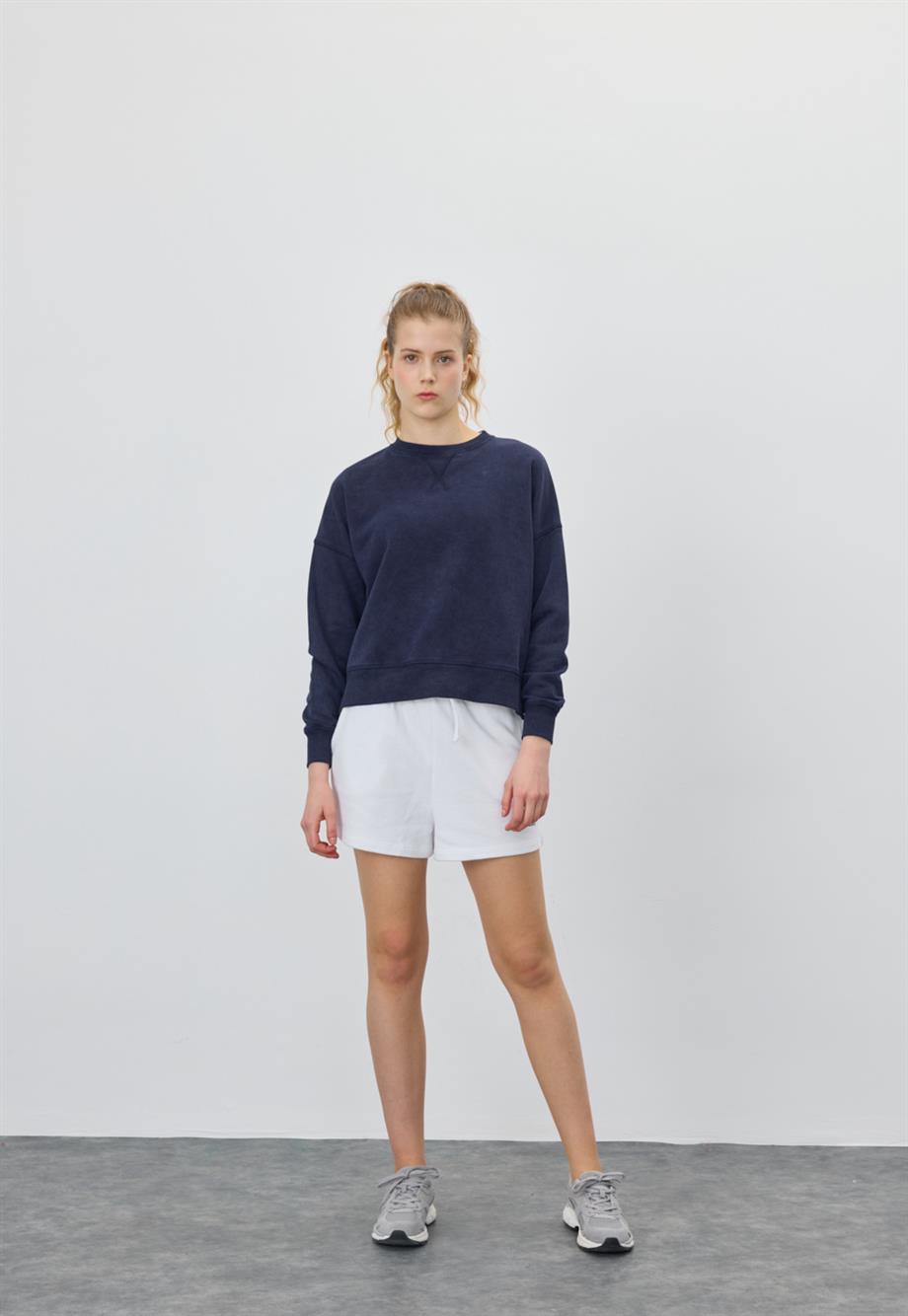 Kadın V Detaylı Efektli Lacivert Kısa Sweatshirt