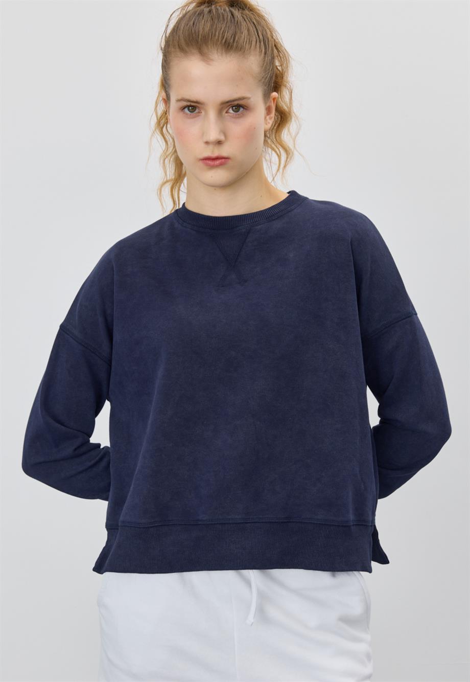 Kadın V Detaylı Efektli Lacivert Kısa Sweatshirt