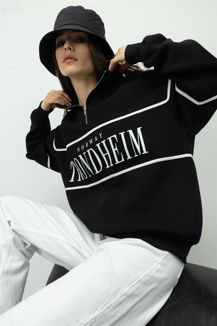 Şardonlu Yarım Fermuarlı Baskılı Sweatshirt