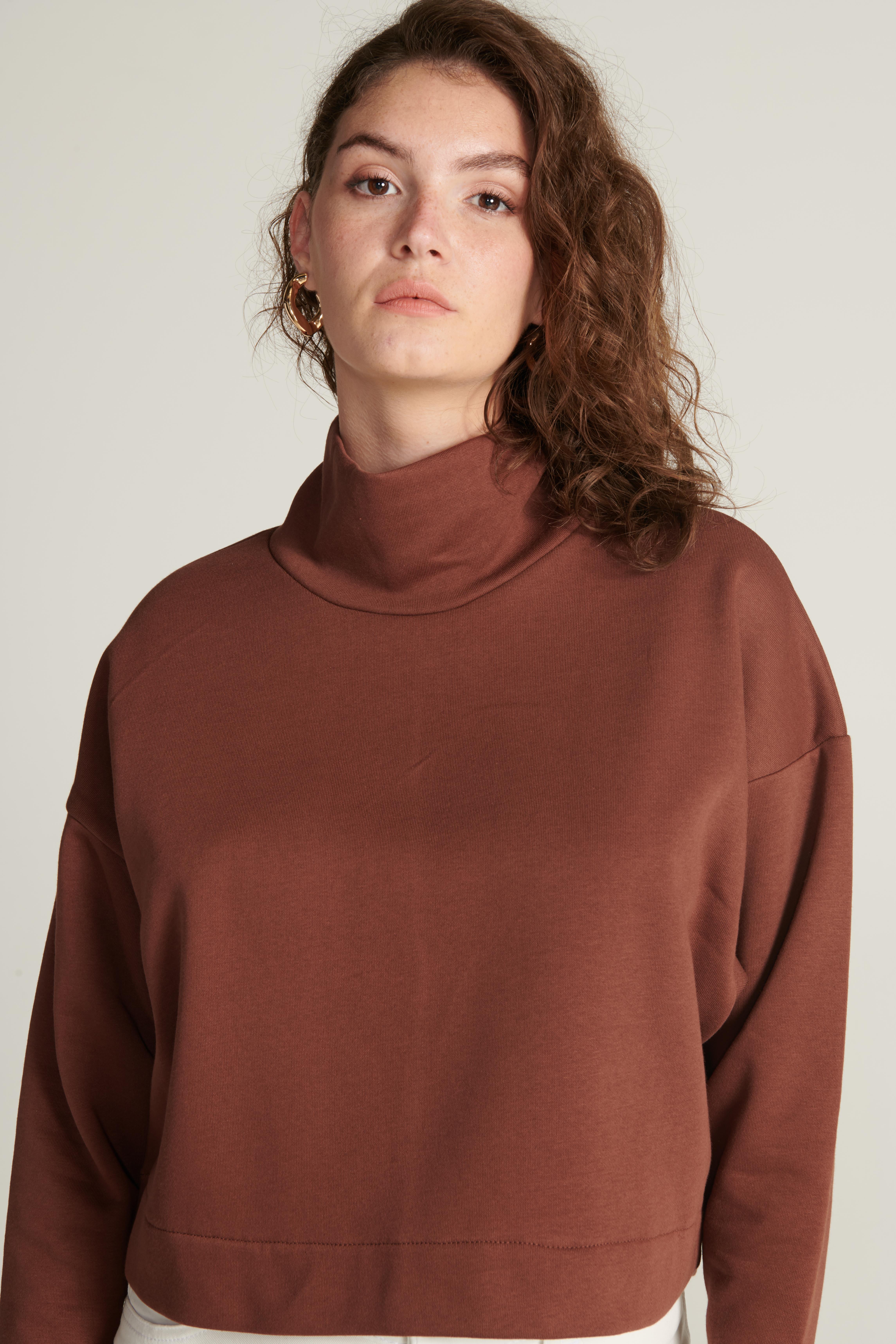 Kadın Acı Kahve Boğazlı Sweatshirt