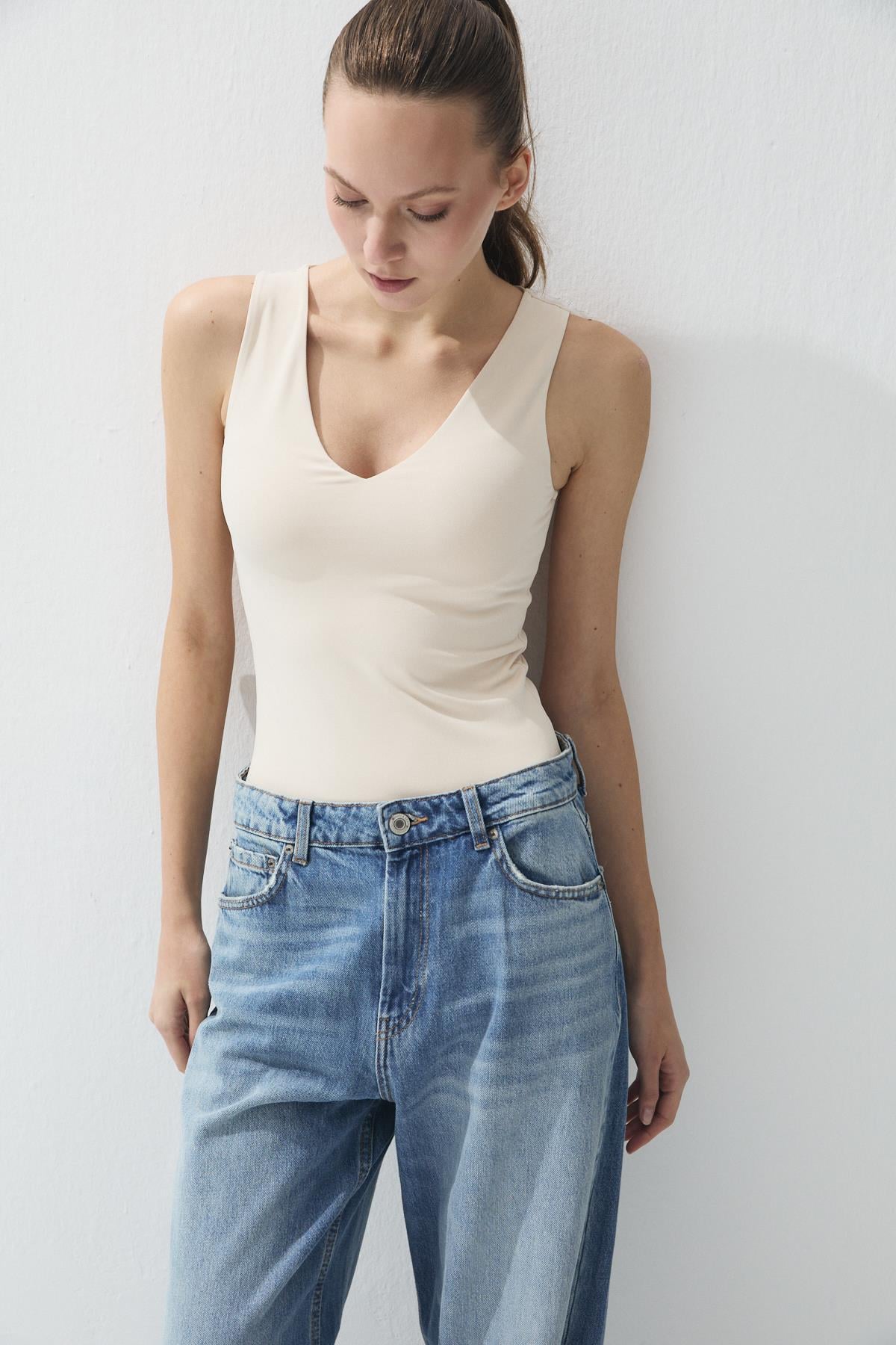 Kadın Bej Renk V Yaka Çıtçıtlı Body
