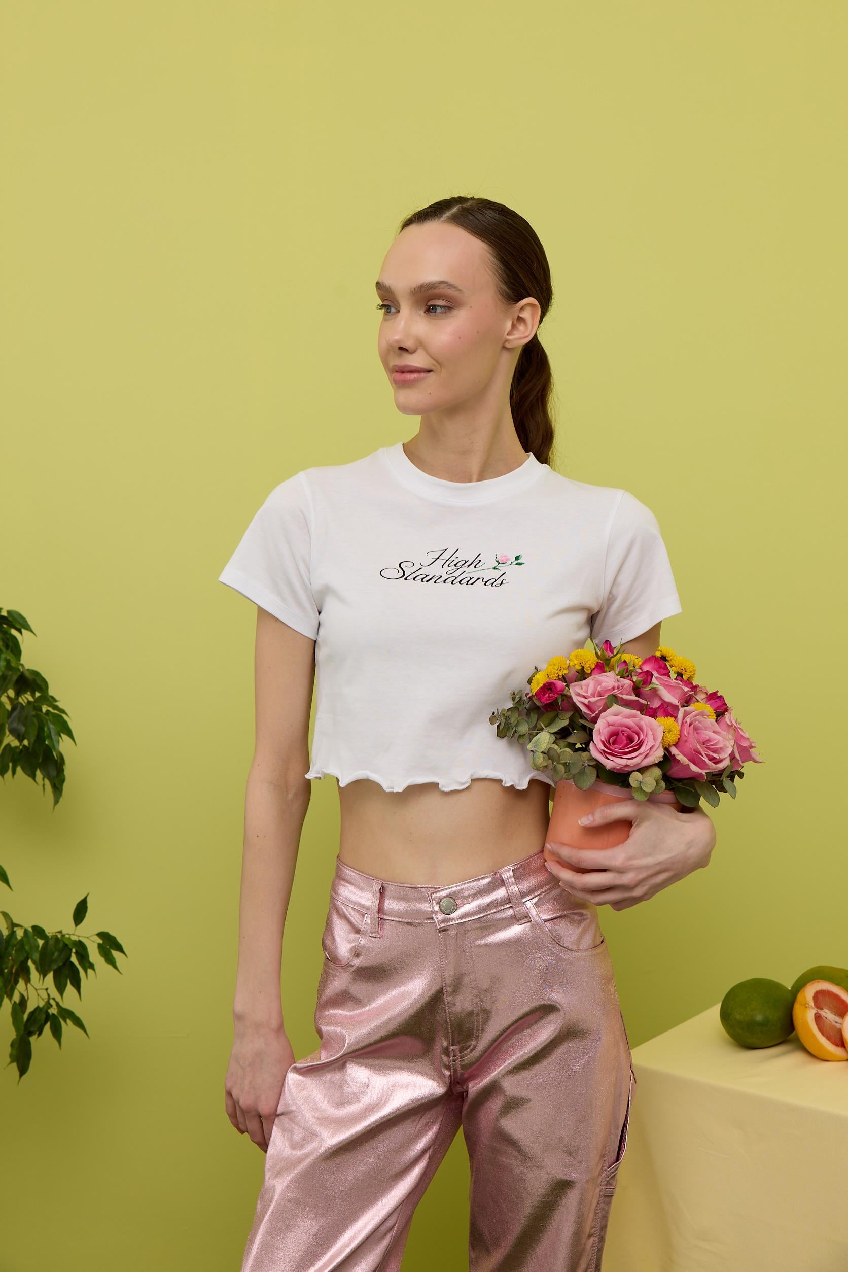 Kadın Ekru Çiçek Baskılı Etek Ucu Fırfırlı Kısa Kollu T-shirt