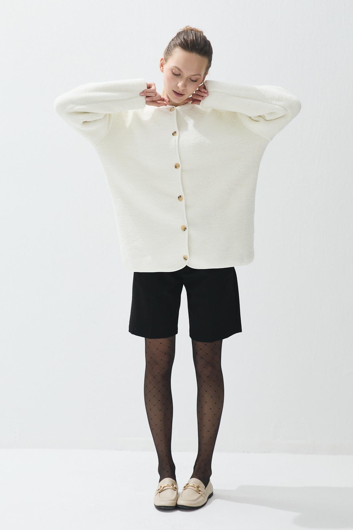 Kadın Ekru Renk İliklenebilir Cepsiz Peluş Ceket