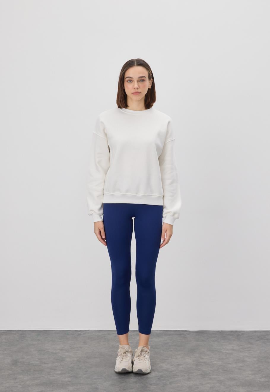 Kadın Ekru Renk Sırtı Baskılı Oversize Sweatshirt