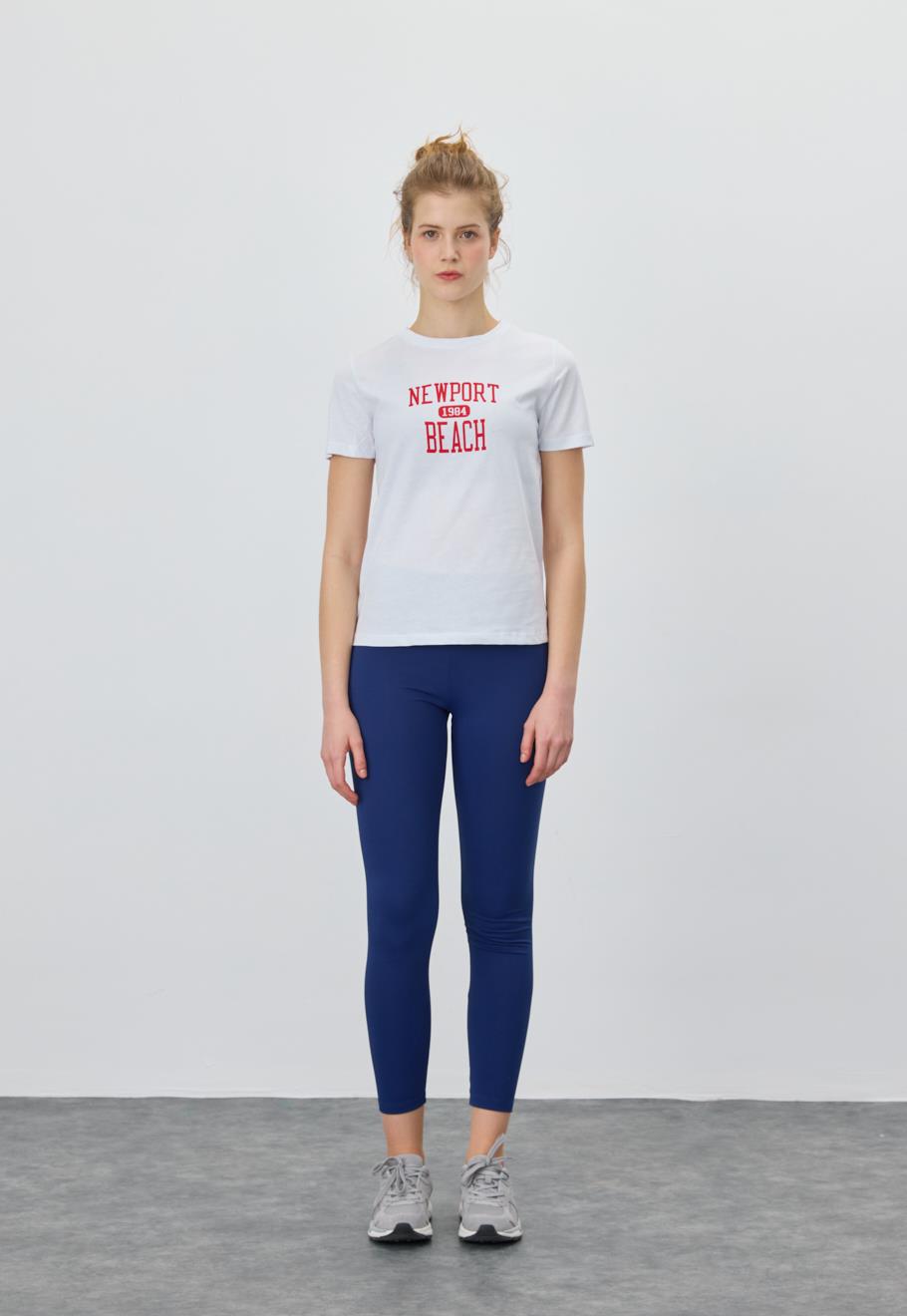 Kadın Kısa Kollu Newport Baskılı Kirli Beyaz T-shirt