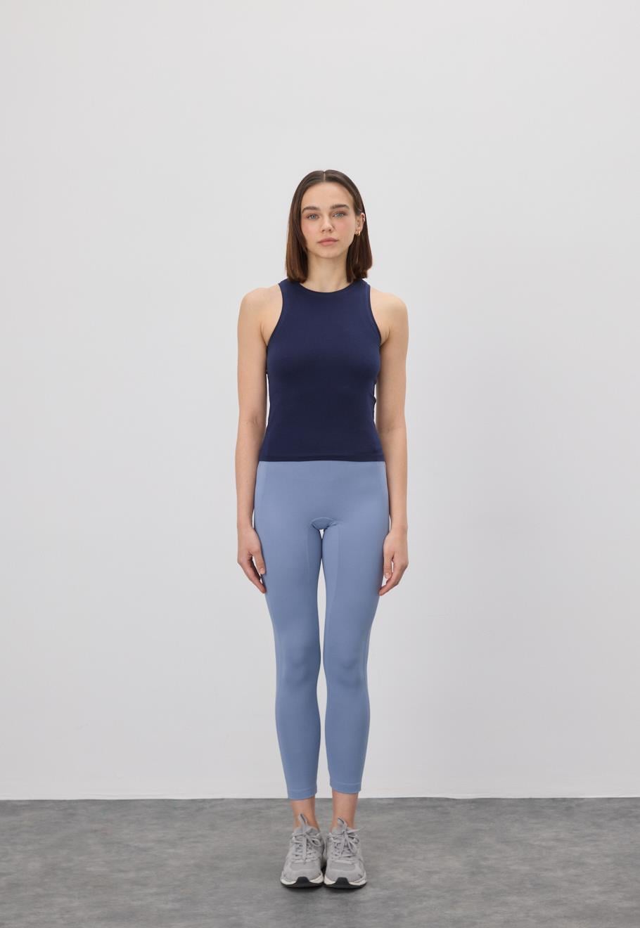 Kadın Sıfır Kol Lacivert Crop Bluz