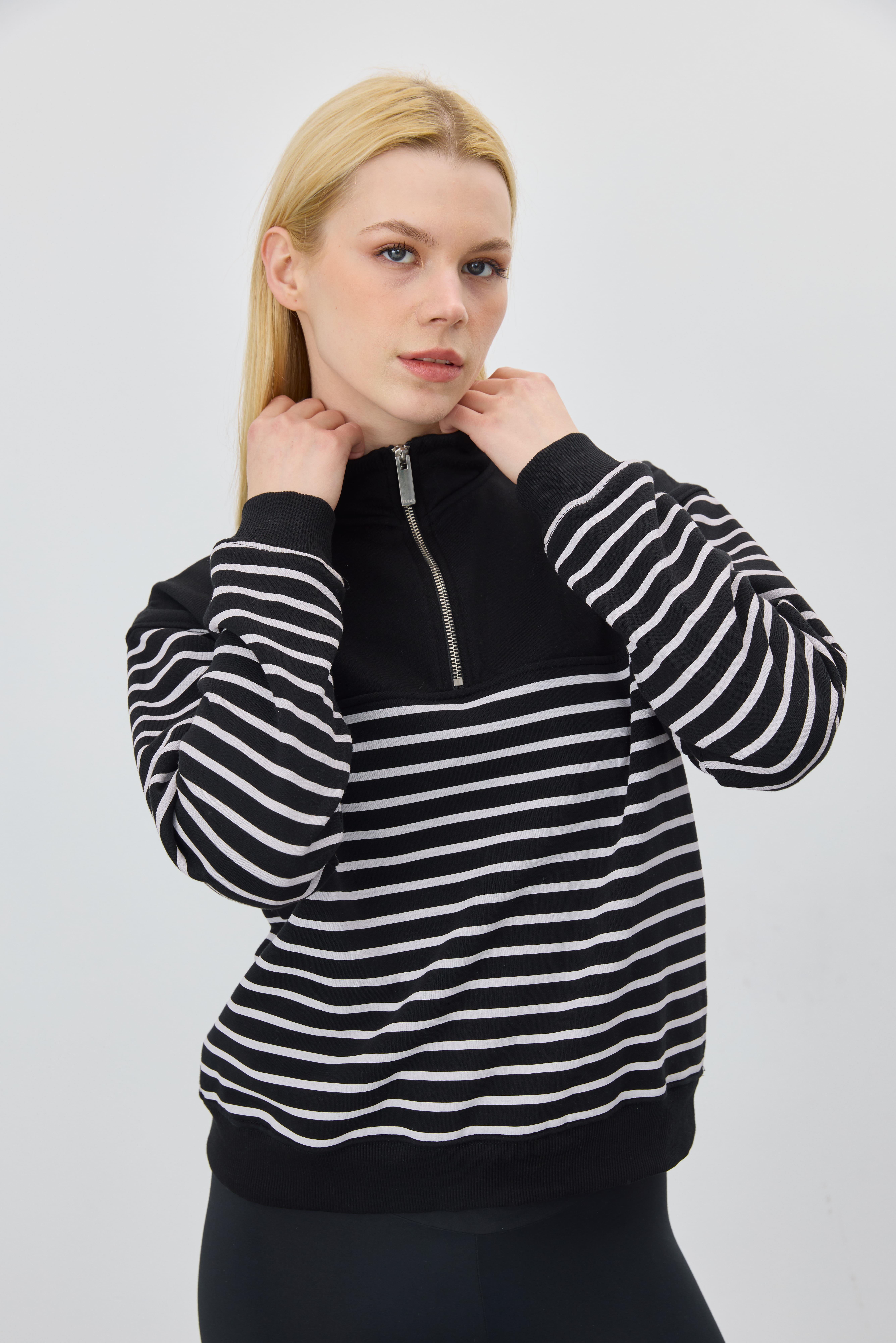 Kadın Siyah Beyaz Çizgili Fermuarlı Sweatshirt