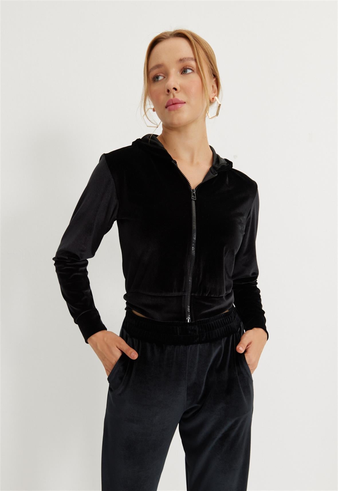 Kadın Siyah Kadife Kumaş Crop Hırka Ceket