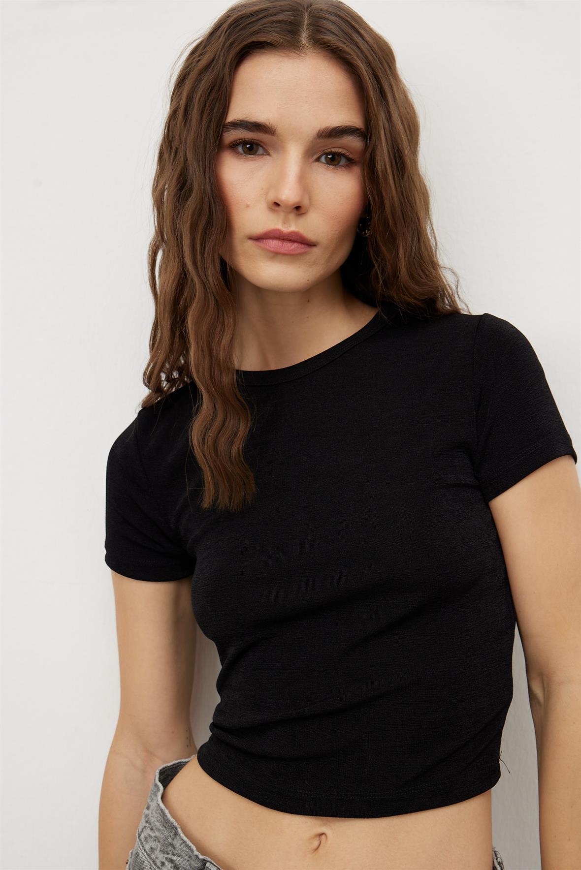 Kadın Siyah Renk Basic Kısa Kollu T-Shirt