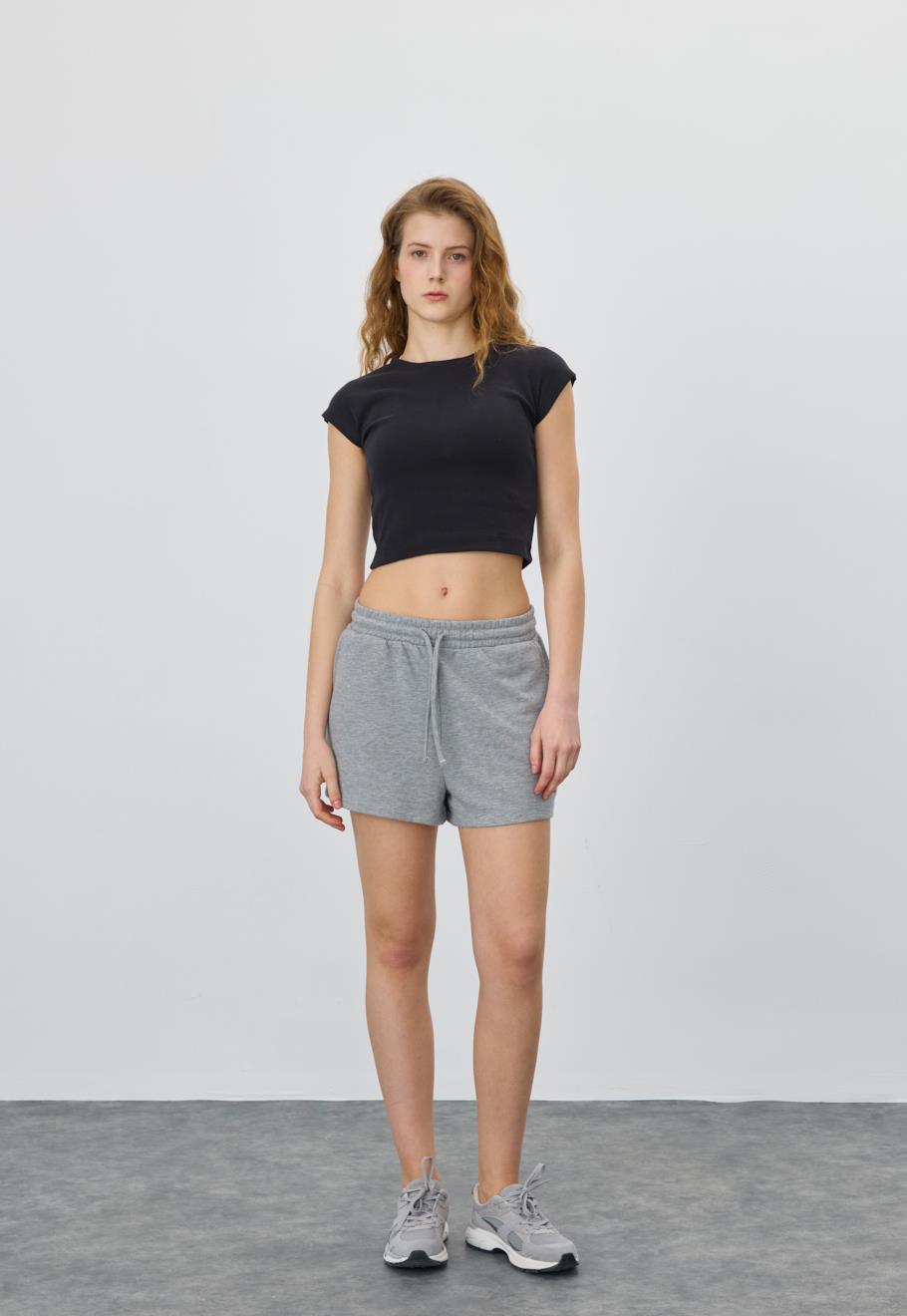 Kadın Siyah Renk Crop T-Shirt
