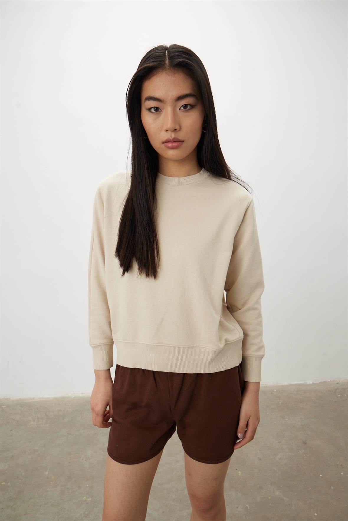 Kadın Taş Renk Basic Şardonsuz Sweatshirt