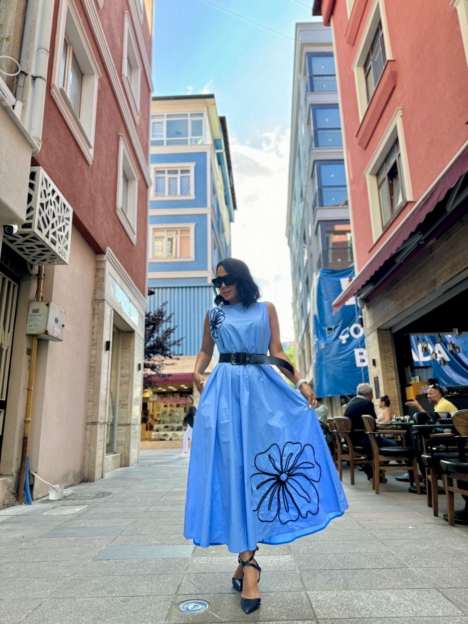 İthal Nakış İşlemeli Keten Elbise