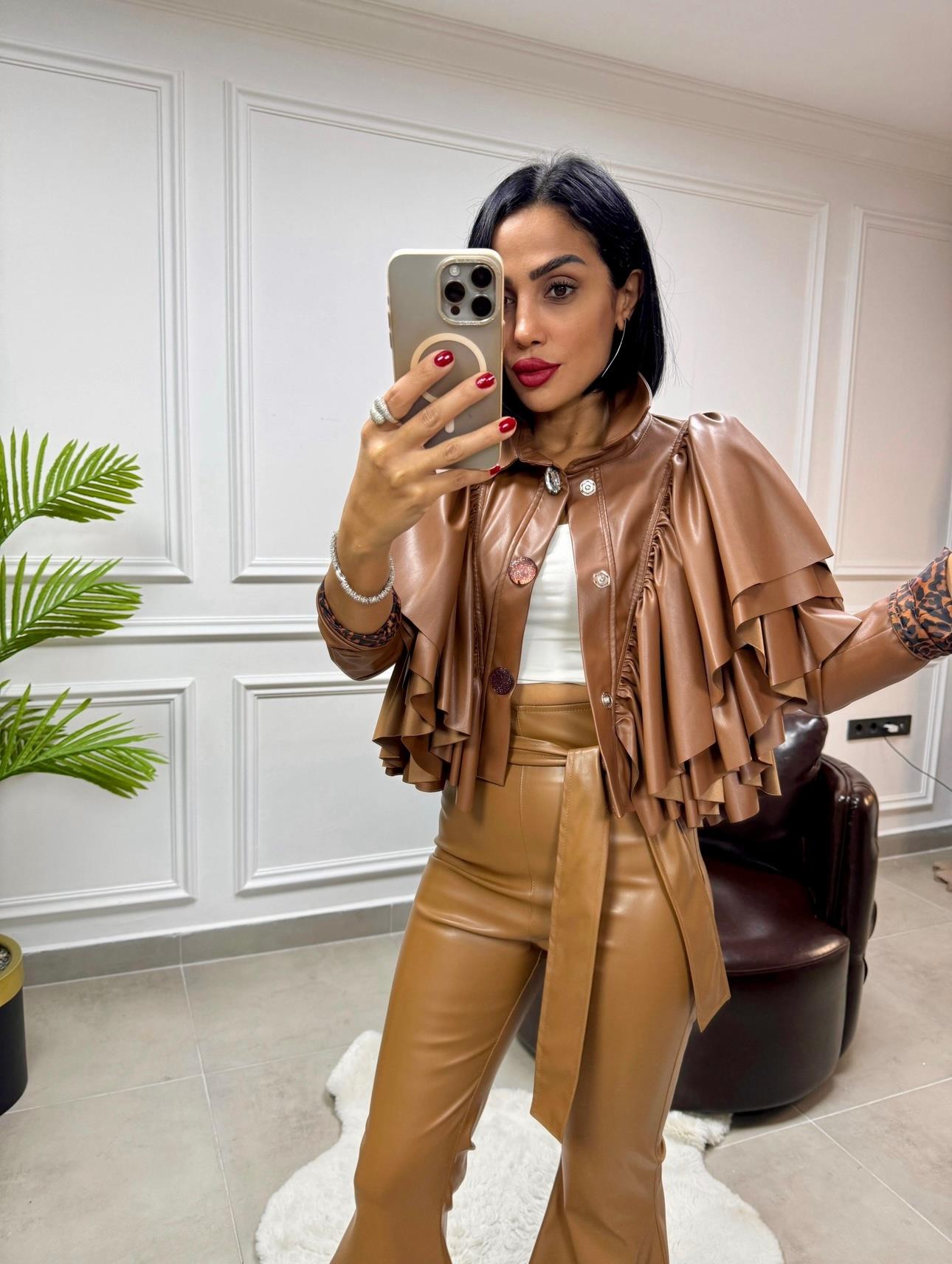 KatKat Taş Detaylı Deri Ceket