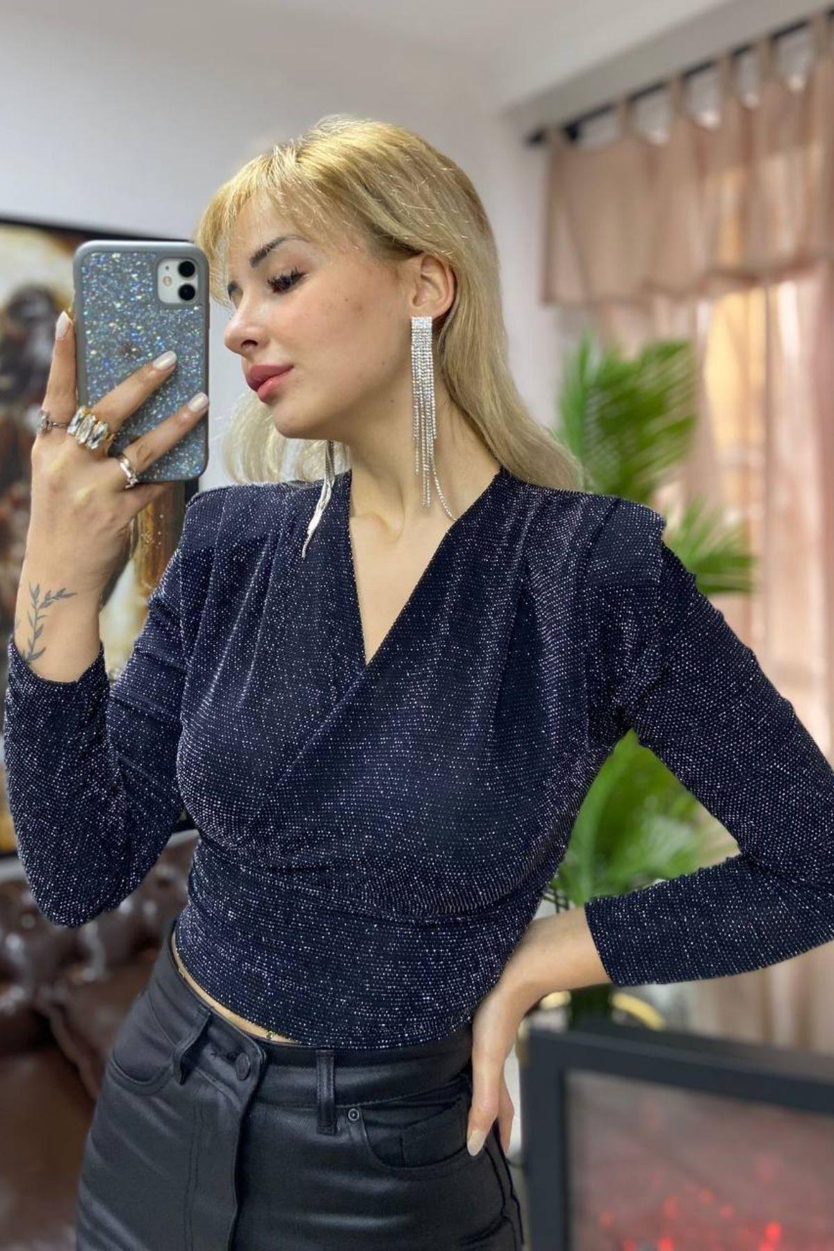 Simli Vatkalı Kruvaze Bluz