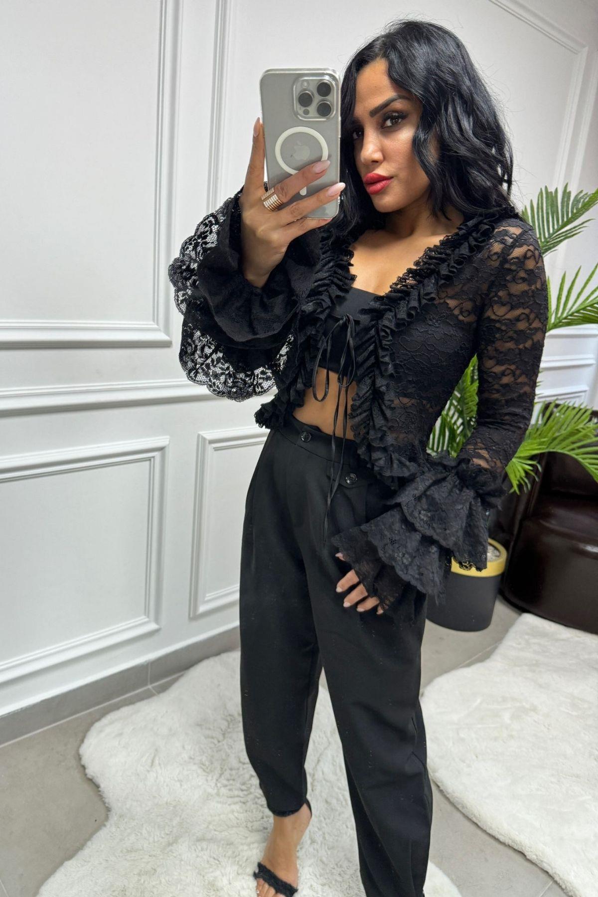 Siyah Biye Bağlamalı Volanlı Dantel Bluz