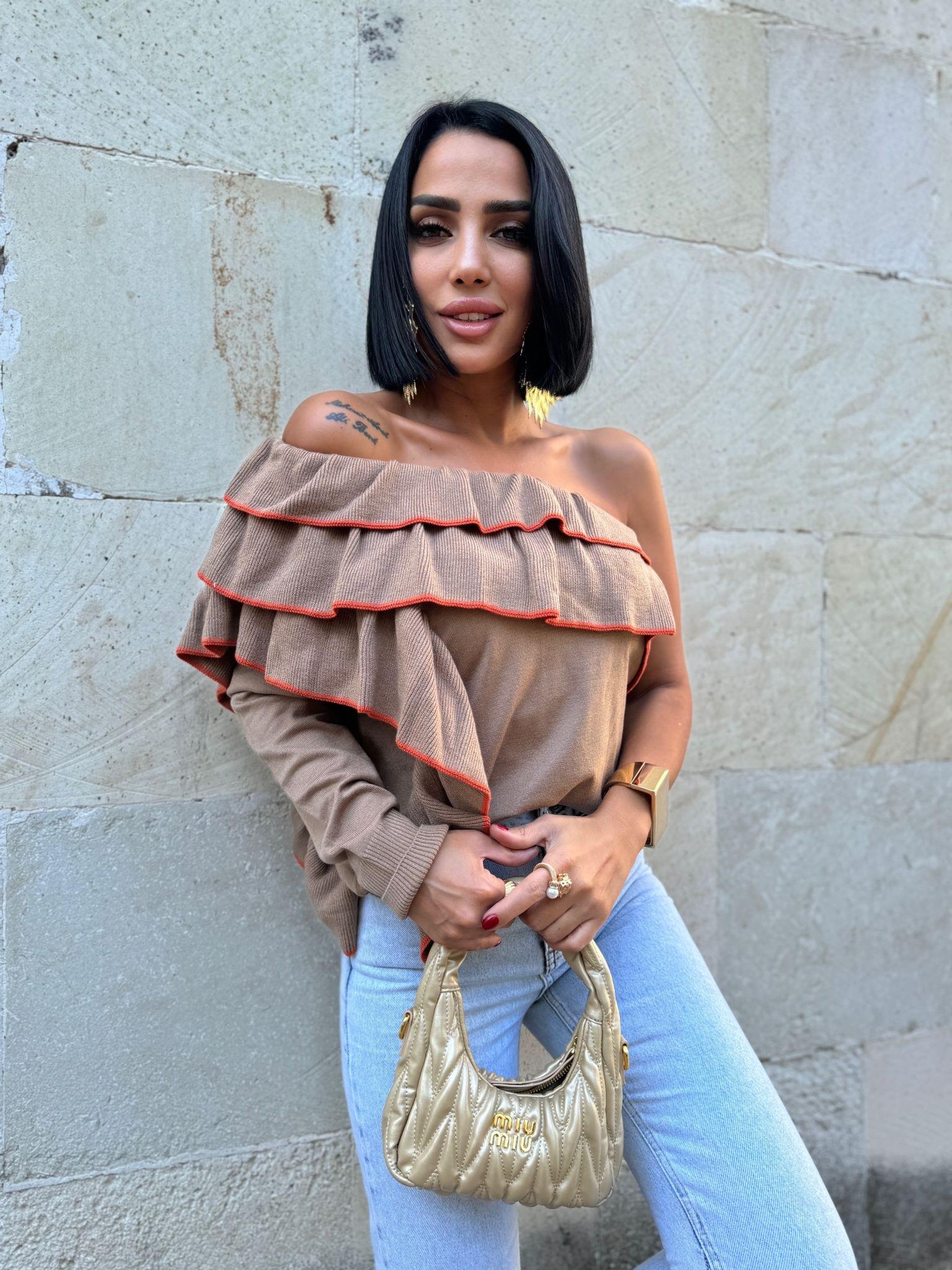 Tek Omuz Volanlı Triko