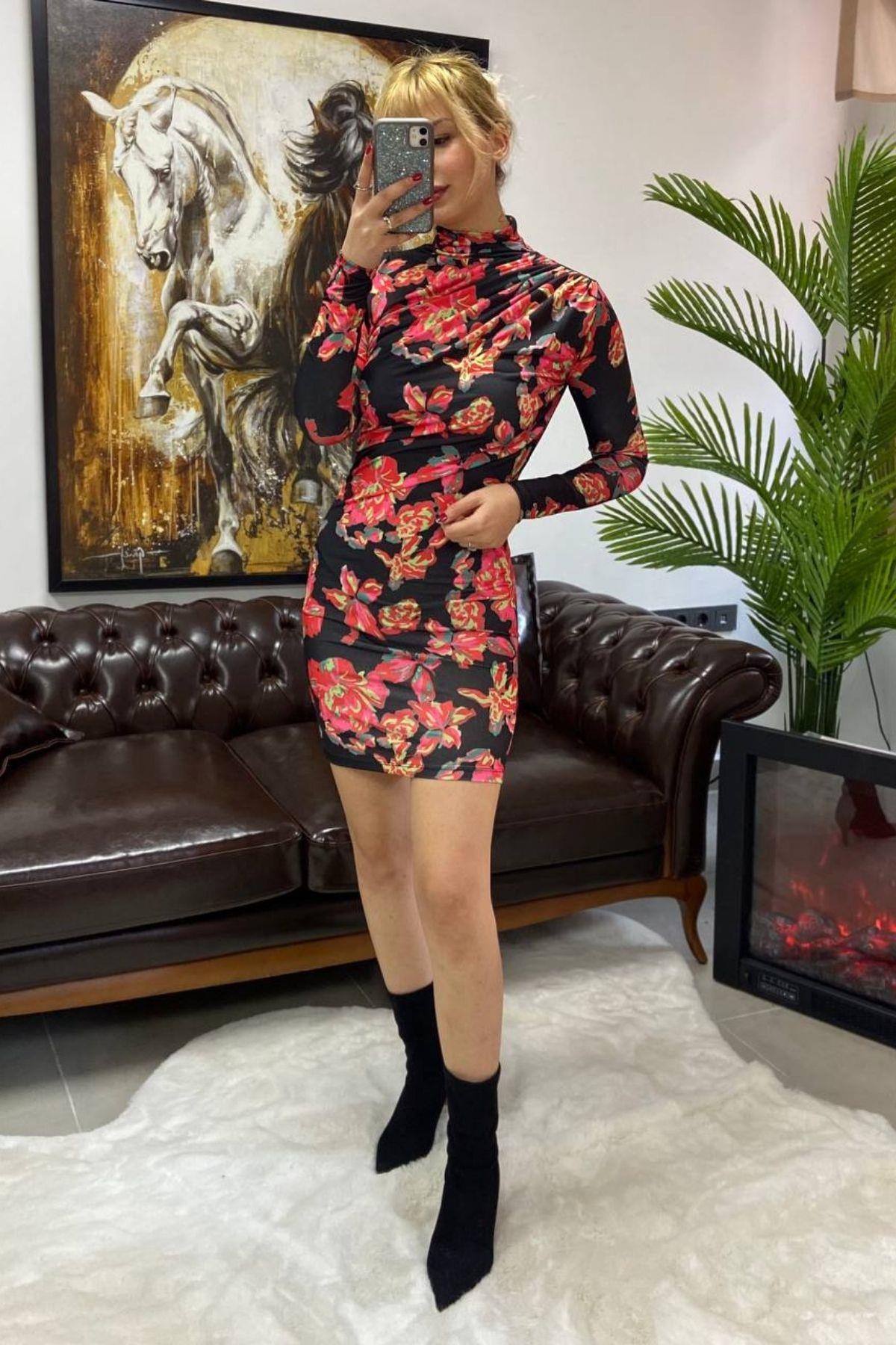 Çicekli Mini Elbise