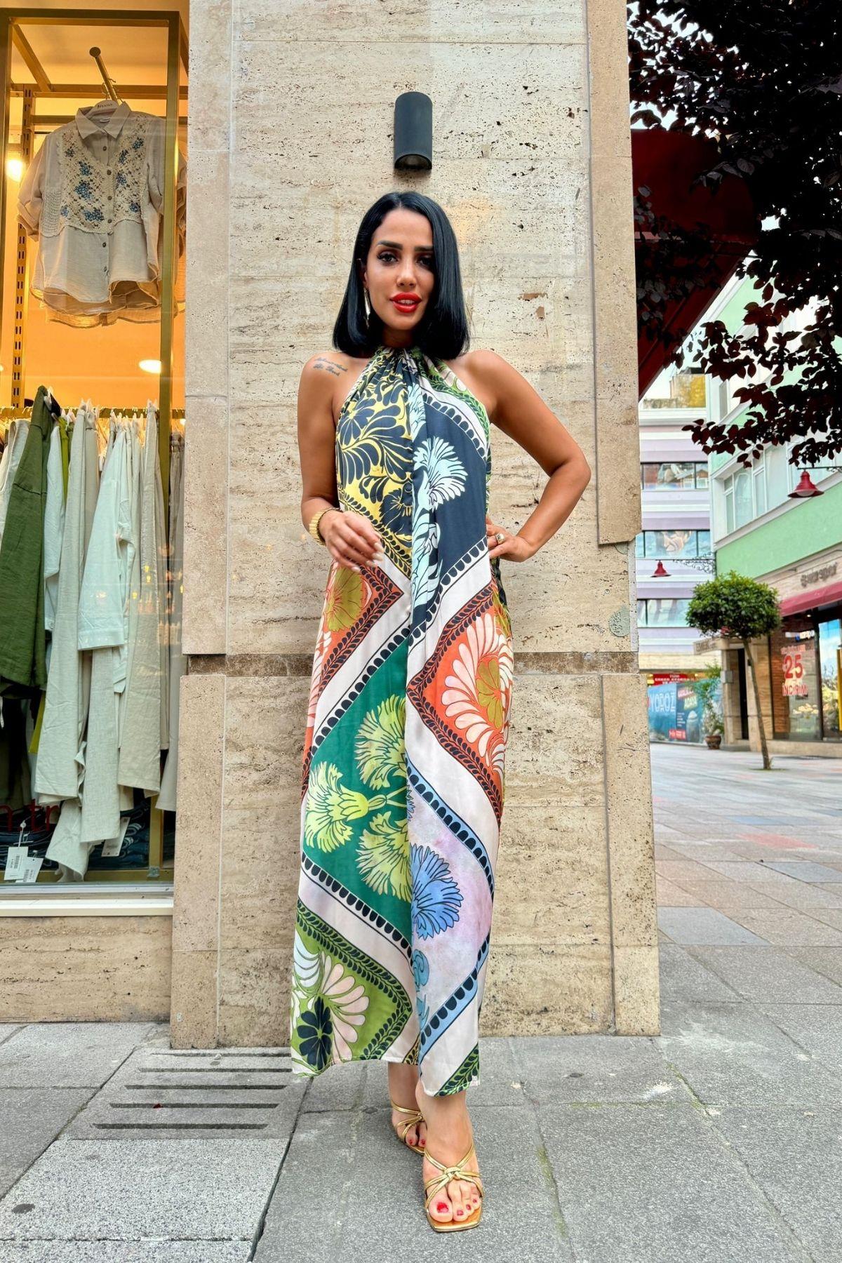 Halter Yaka Bağlamalı Elbise