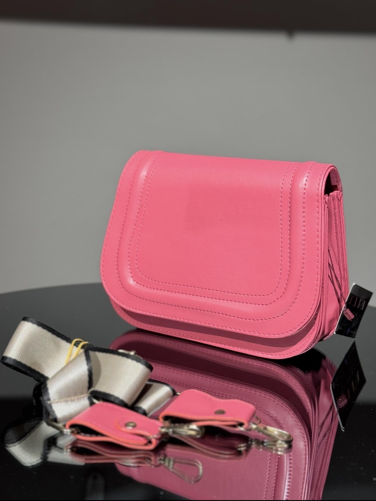 Kapaklı Baget Çanta