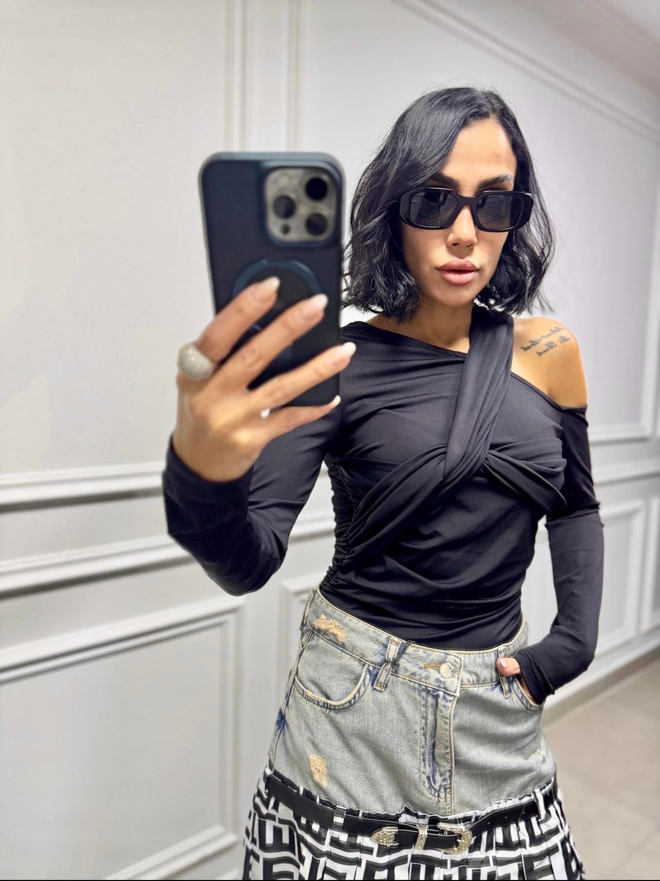 Omuz Açık Çapraz Model Bluz