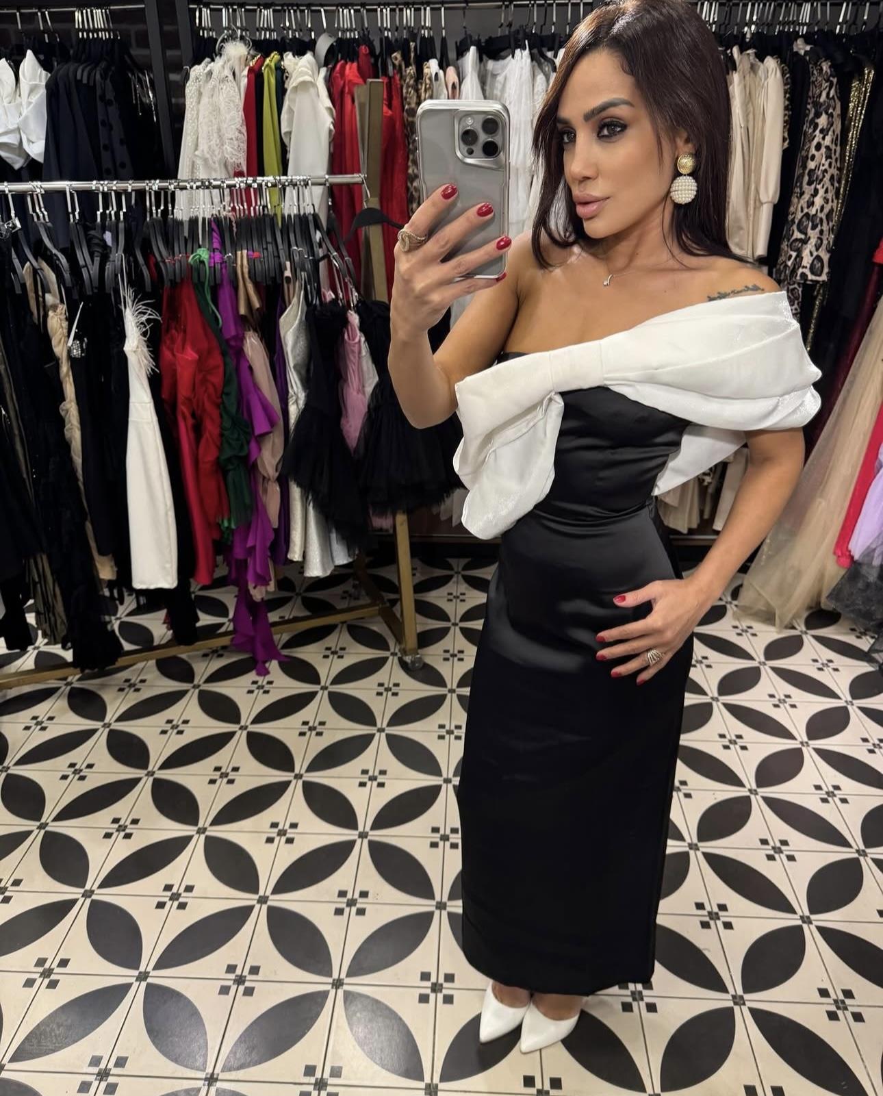 Önü Fiyonklu Elbise