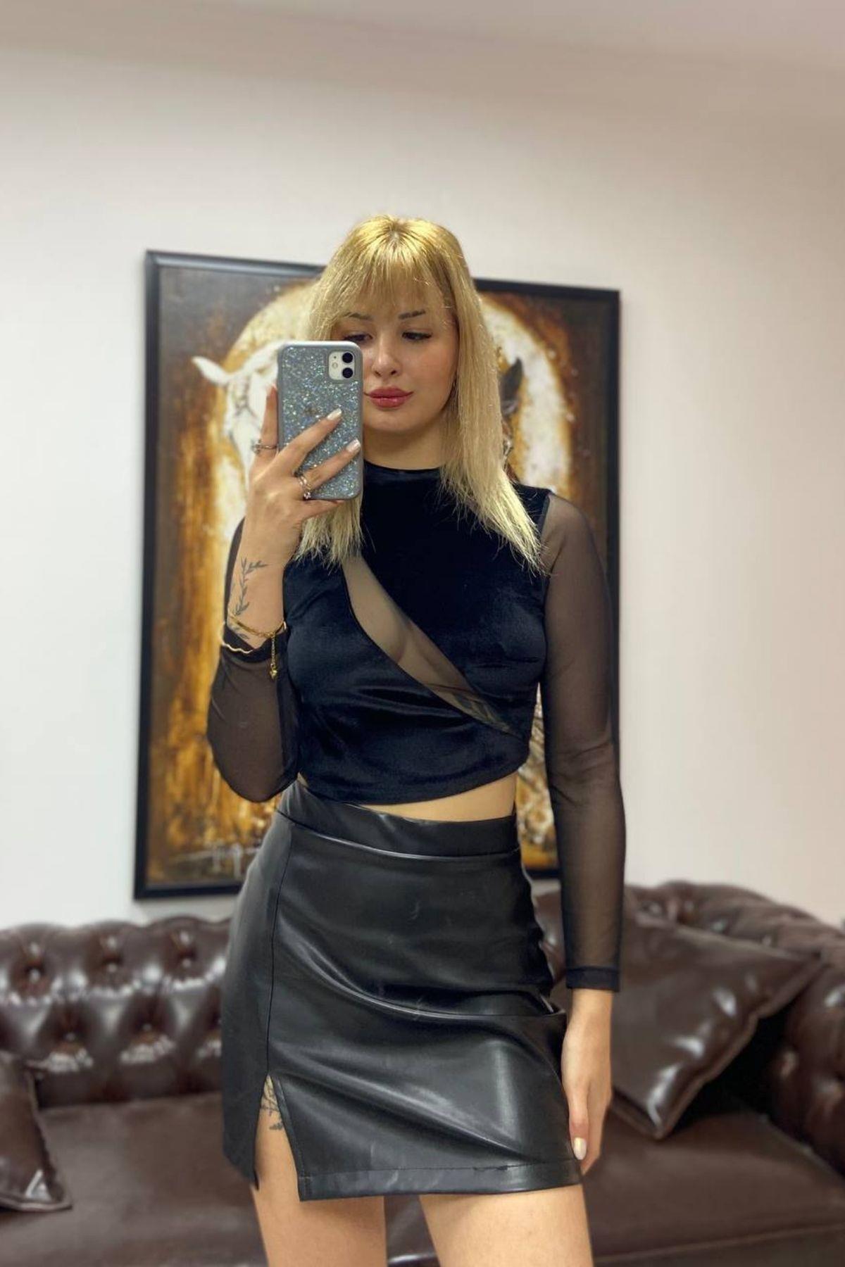 Sırtı Tül Önü Kadife Crop