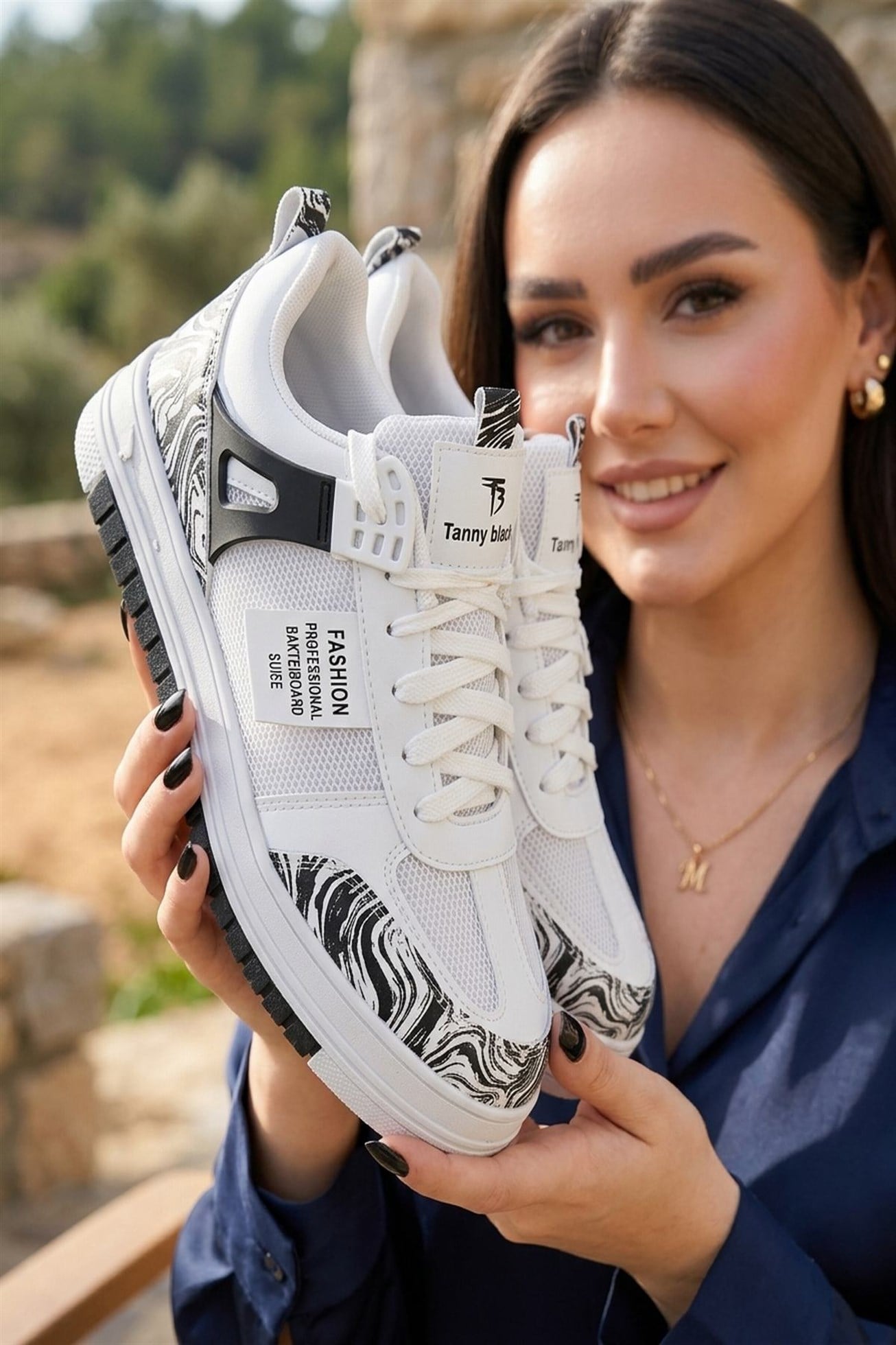 Beyaz Siyah Dokulu Unisex Spor Ayakkabı 1 Beden Büyük Alıınız