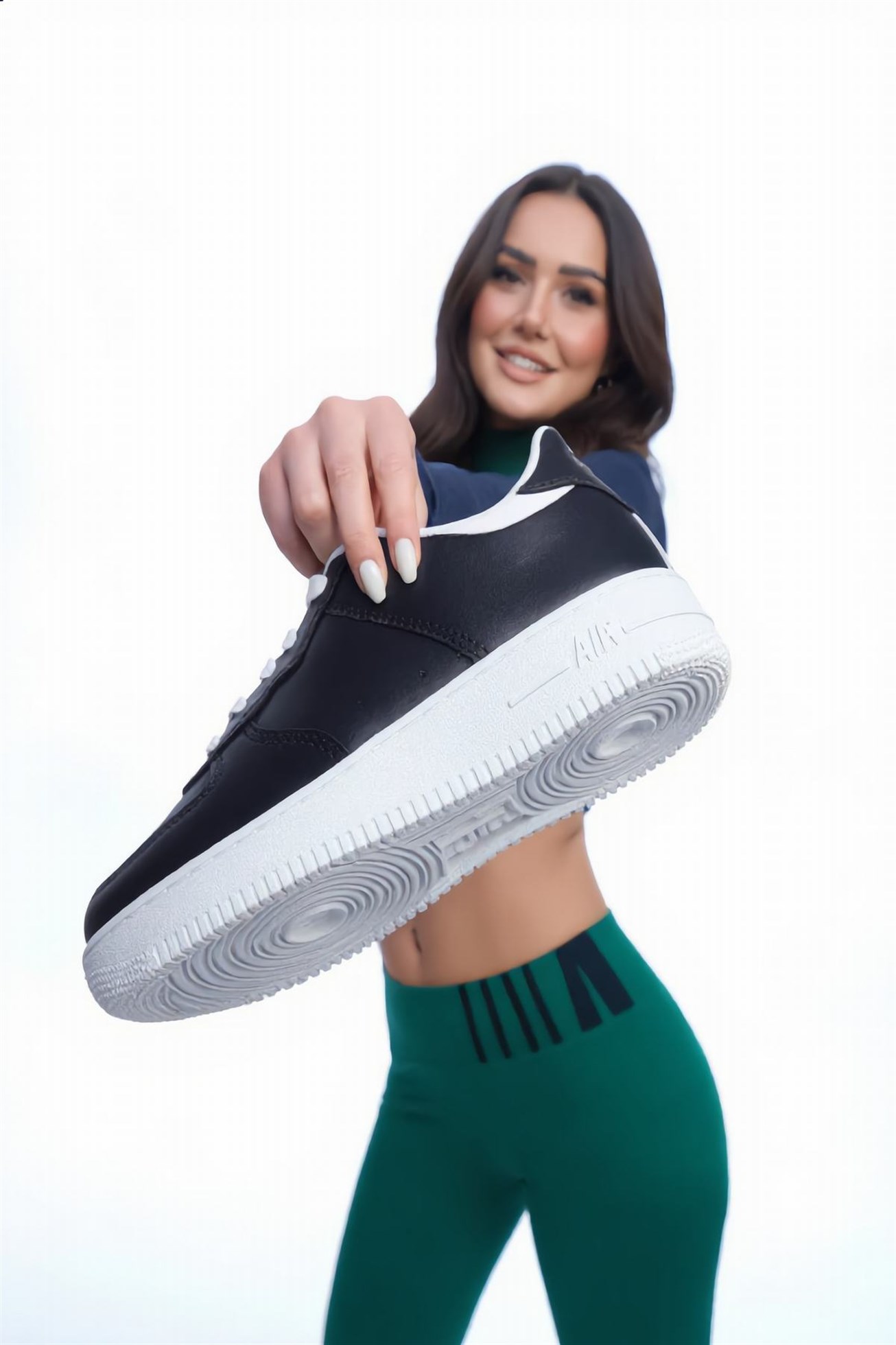 Günlük Kullanıma Uygun İkonik Siyah-Beyaz Kadın Sneaker