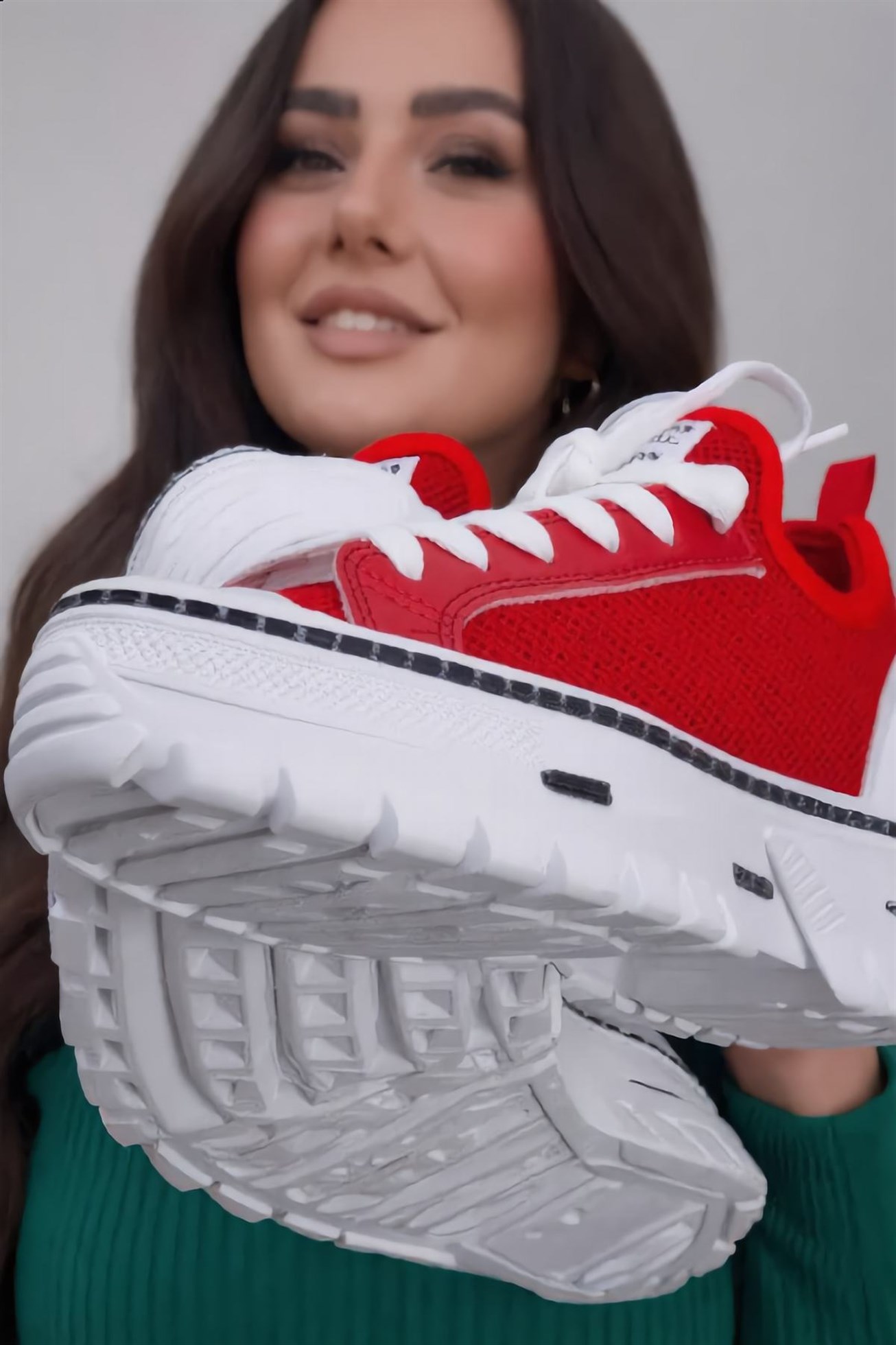 Kalın Tırtıklı Tabanlı Kırmızı-Beyaz Sneaker | Rahat Günlük Ayakkabı