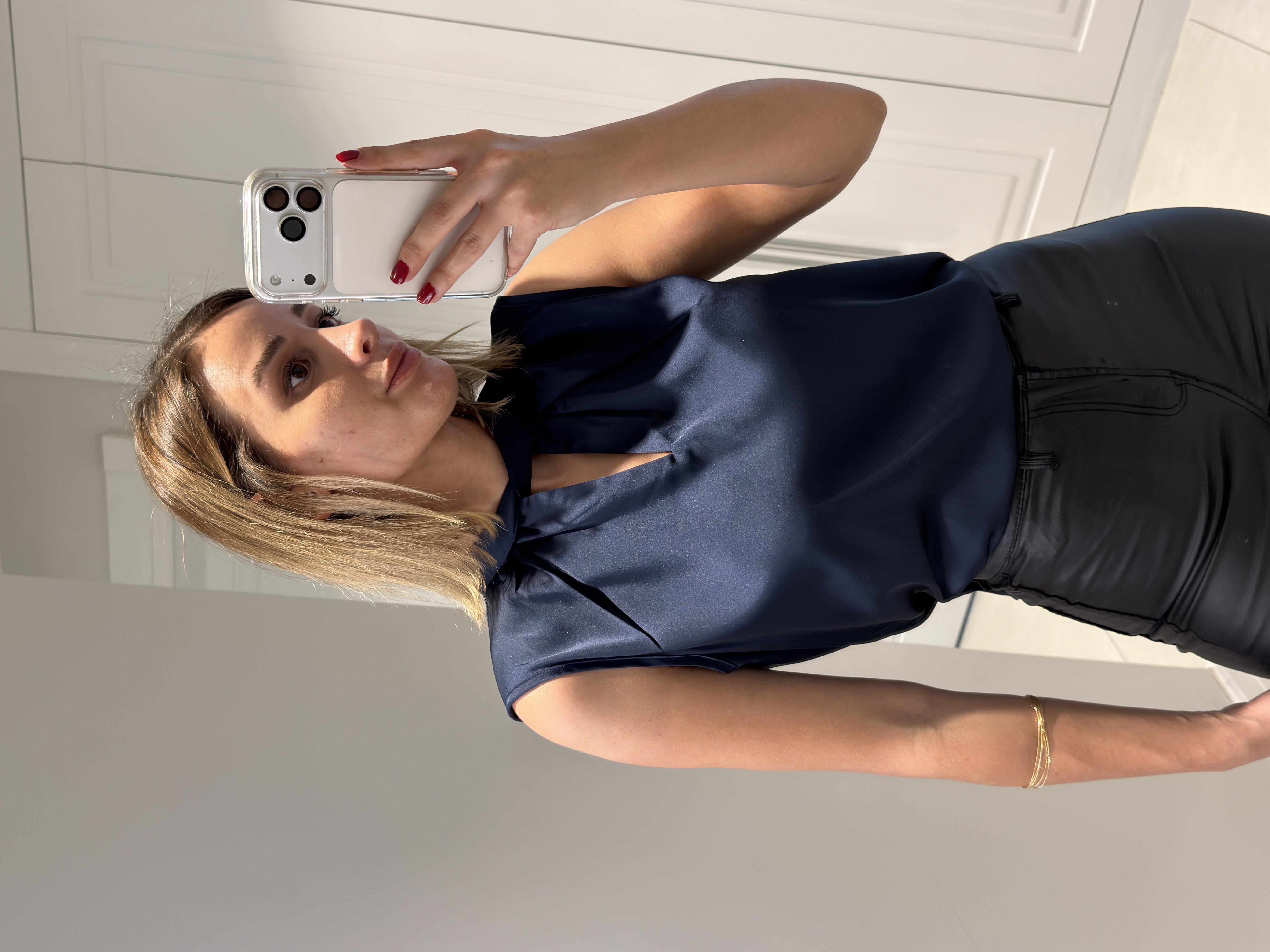 Aryana Lacivert Yaka Detaylı Saten Bluz