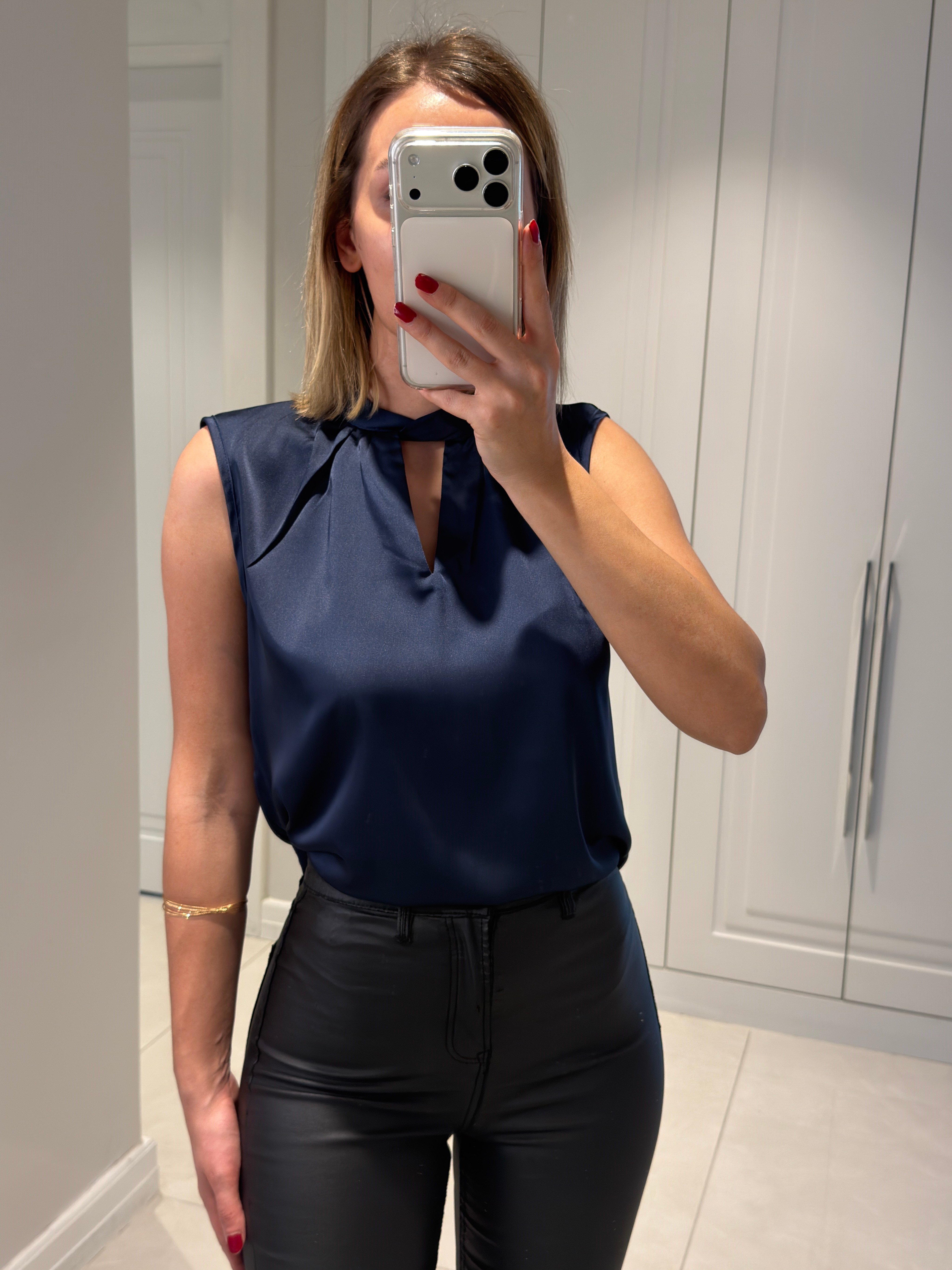 Aryana Lacivert Yaka Detaylı Saten Bluz